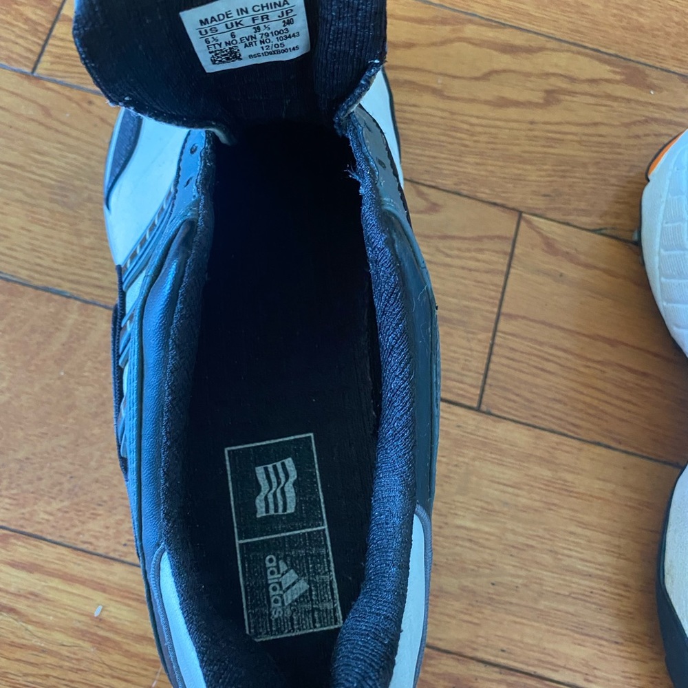 Golf shoes
